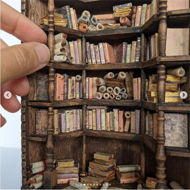 Miniature Bookcase Bookshelf D - огляд і ціна Vintage Collectible Books